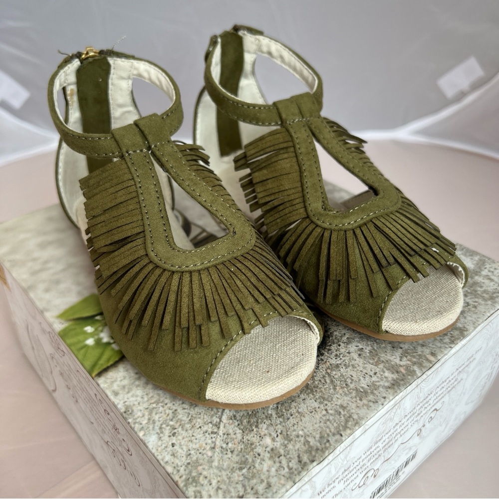 Joyfolie Delia Olive Green Fringe Sandals Girls Size 10 + Hair Clips NEW